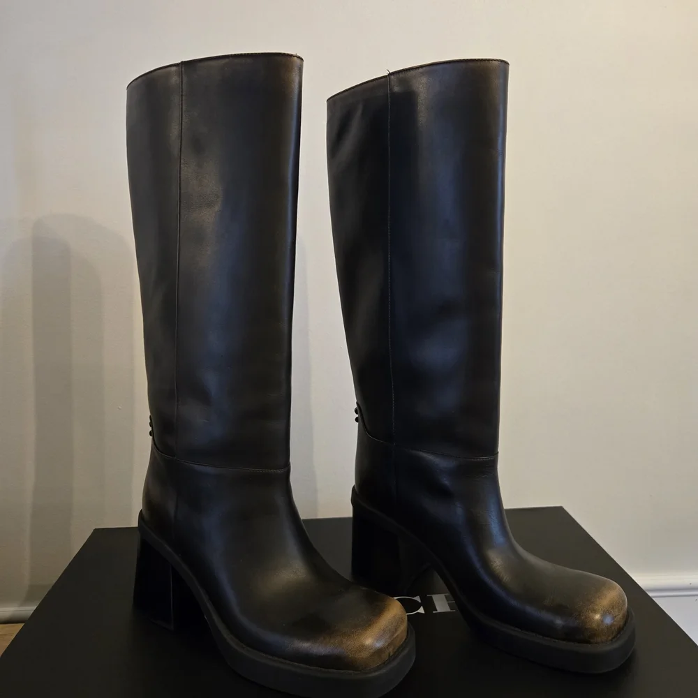 Coach Sculpted C Tall Boot. Size 10 Regular. - Picture 2 of 9